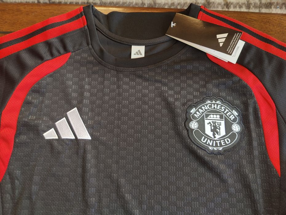 Тренировъчен футболен екип Manchester United Tiro Training  26/27