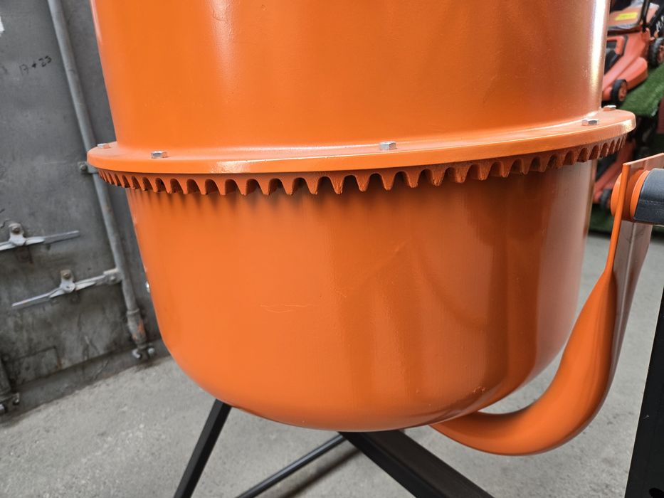 Бетонмешалка. Миксер. Мешалка. Бетон смеситель.