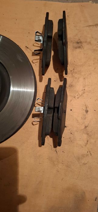 Комплект предни дискове и накладки Форд Мондео 4