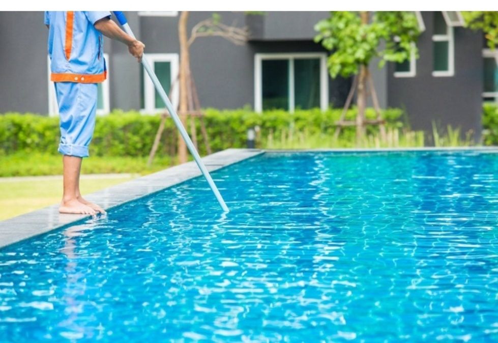 Чистка бассейна уборка территории с химией и без профессионально