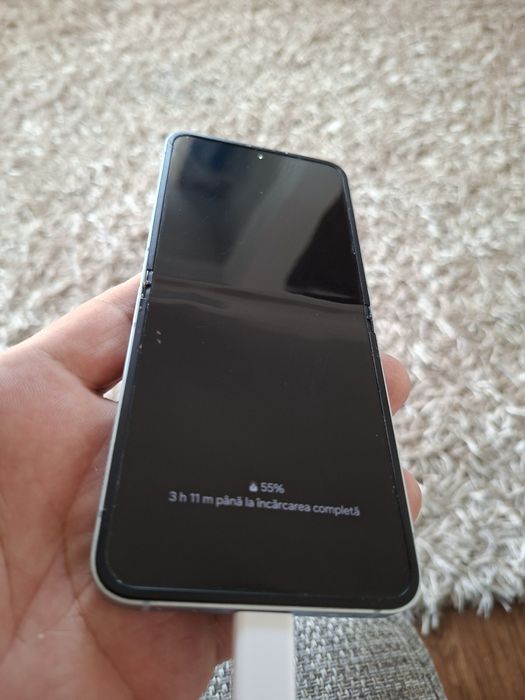 Vand Samsung Flip 6 probleme folie ,12 gb ram ,256 memorie