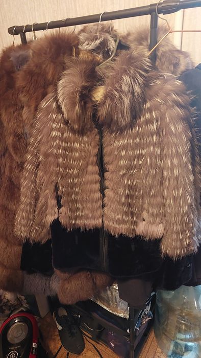 Продам верхнюю одежду и вещи