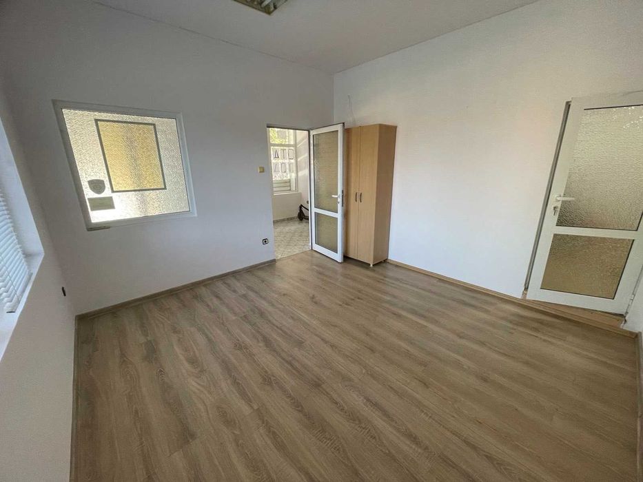 Дава се под наем Офис в Генерал Тошево - 40 кв.м за 204 € - Снимка #16