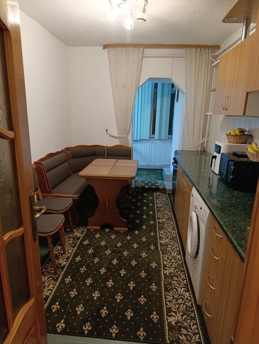Vand apartament 3 camere decomandat etaj 2