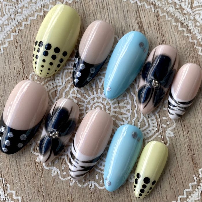 Ръчно рисувани изкуствени нокти по ваш размер и дизайн