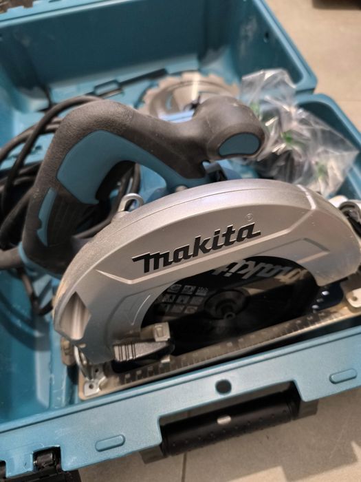 Fierăstrău circular Makita, 185-190 mm, 1600W,  o singura dată folosit