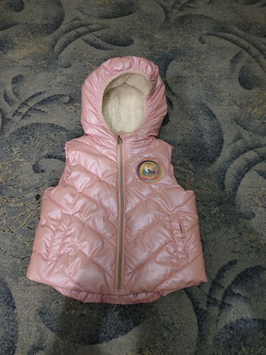 Продам жилетку на девочку