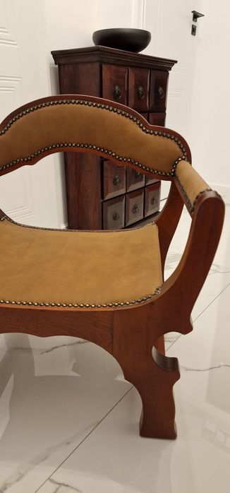 Dante scaun restaurat