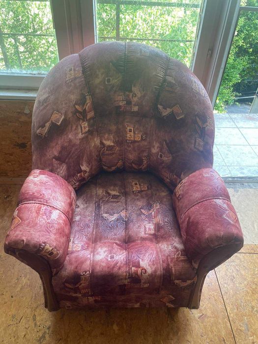 1бр.Кожен диван използван