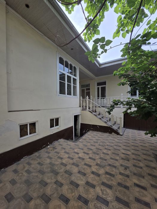 Hovli sotiladi Boxcha bozor oldida