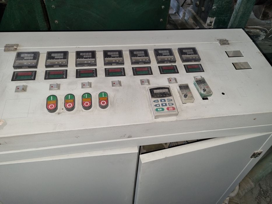 Двухшнековый экструдер продается