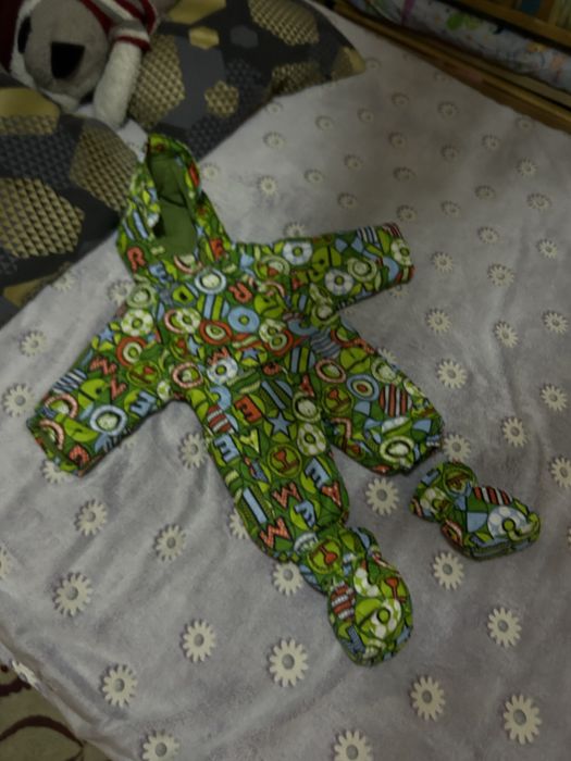 Продам демисезонный  комбенизон для малыша