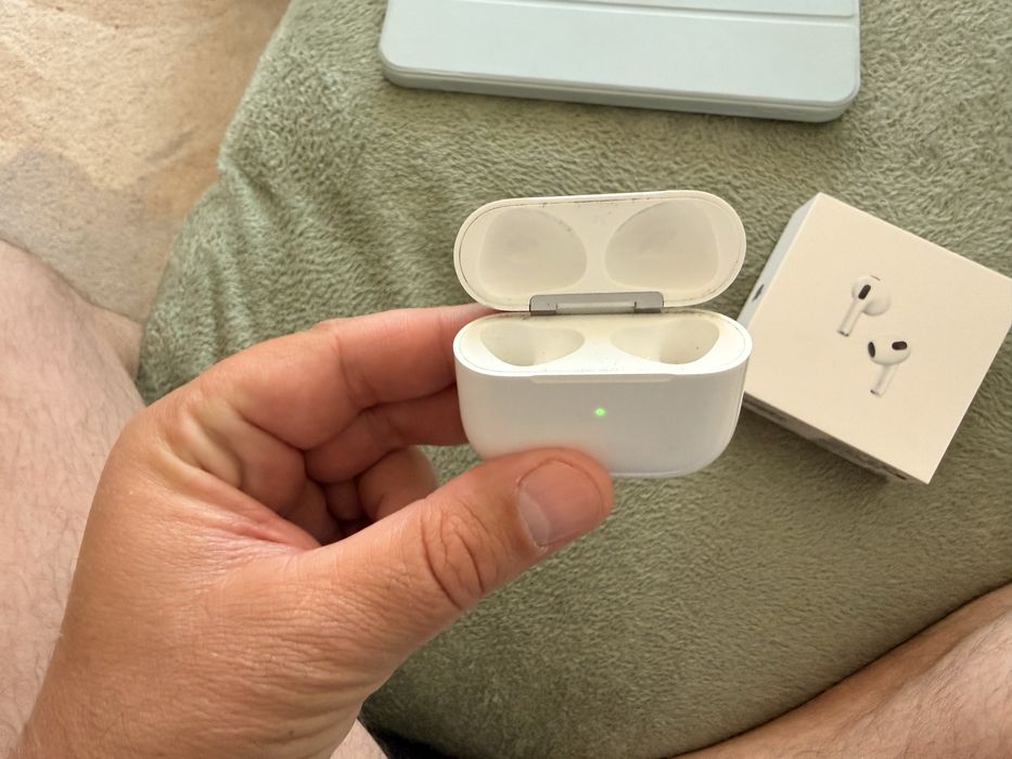 Casti Apple AirPods 3 cu sunet spatial