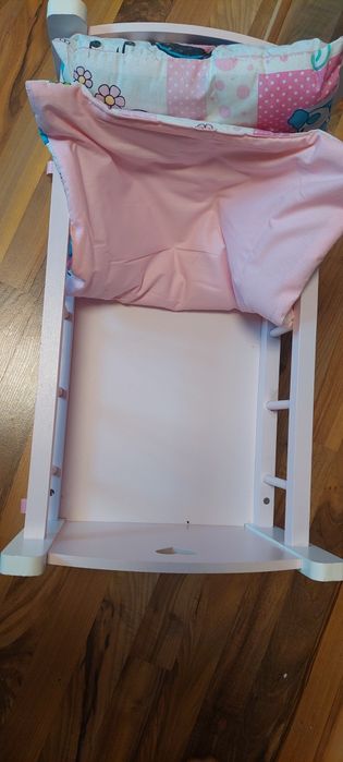 Два броя люлеещи кошари за кукли