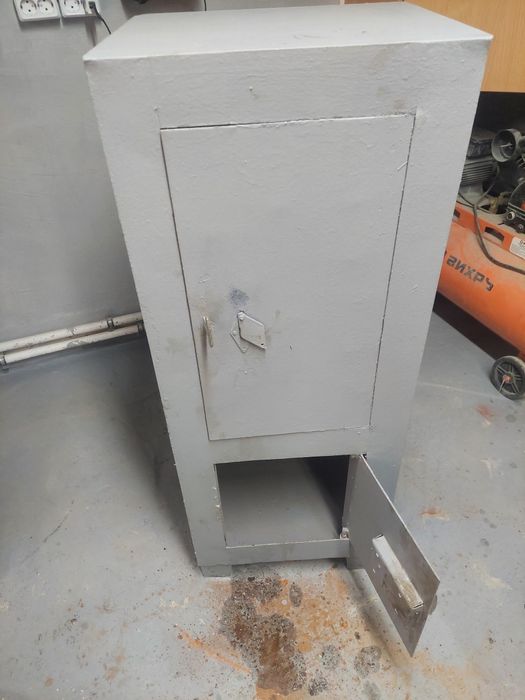 Продаётся сейф в отличном состоянии