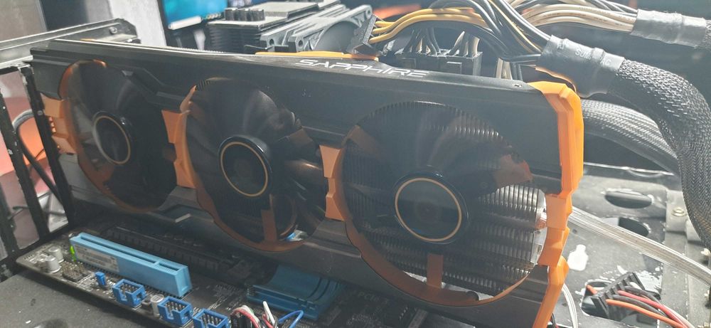 Placa video AMD Radeon R9 290 4GB GDDR5 512-bit - Racire premium