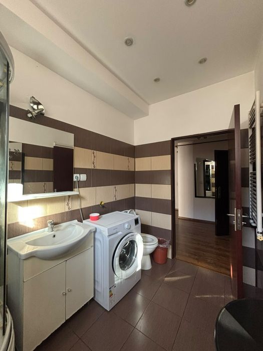 Inchiriez apartament 3 camere