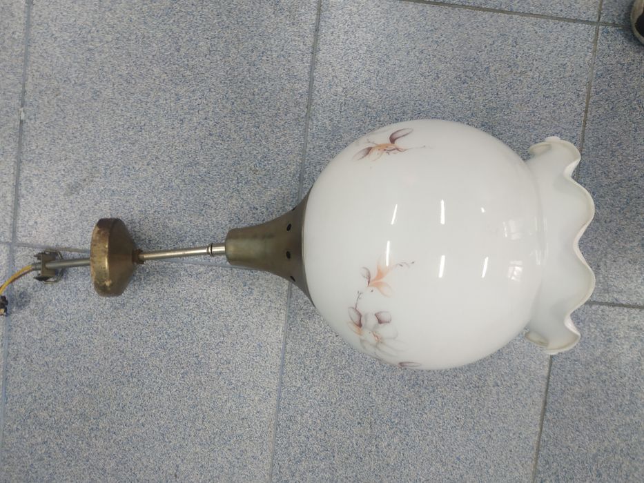 Лампиони с един и два плафона