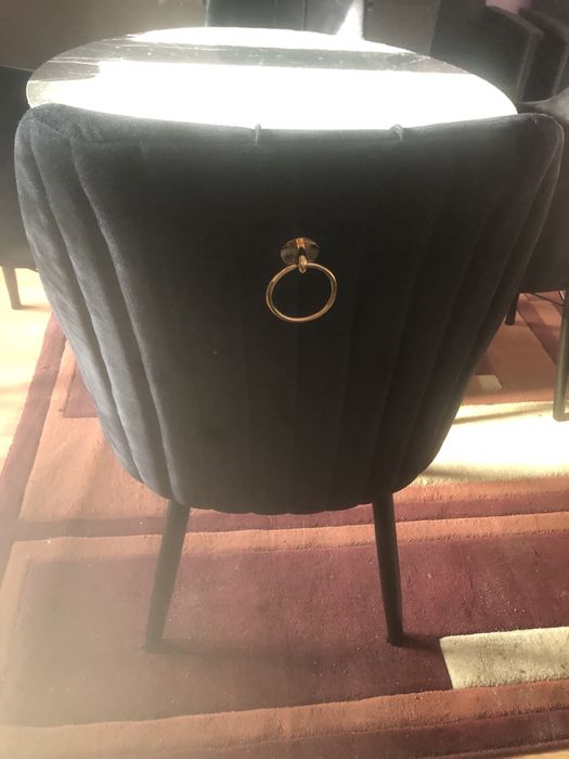 Masă cu scaune de vanzare