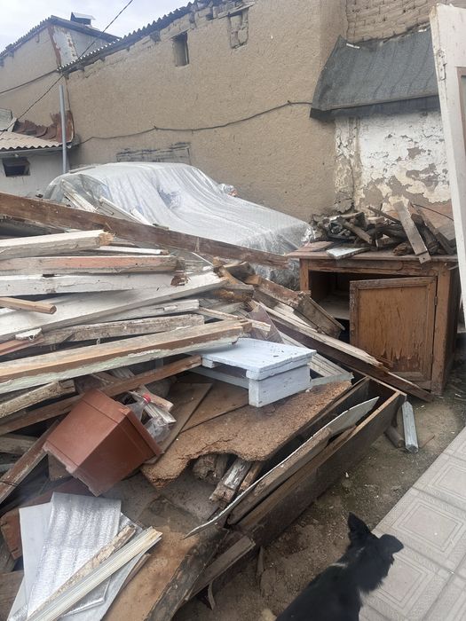 Продаются доски, линолеум , двери, рамы