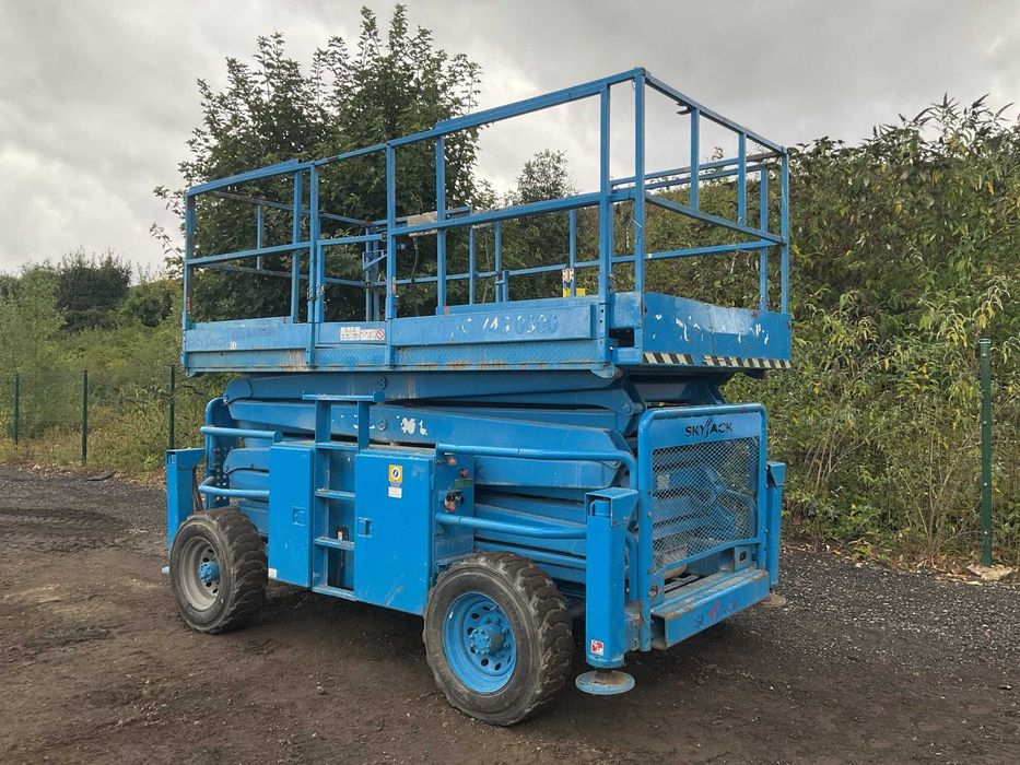 Vand/inchiriez nacela diesel Skyjacb SJ8841 14.4m inaltime 4X4 an 2013