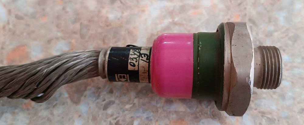 Электрический диод полупроводниковый