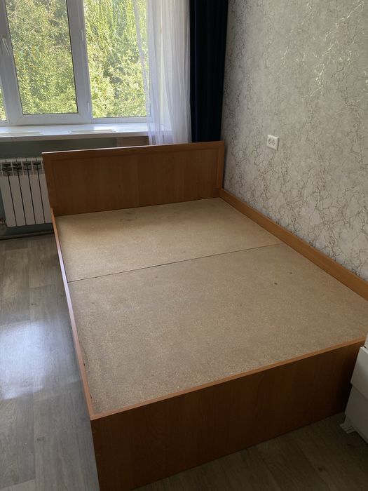 Продам двуспальную кровать
