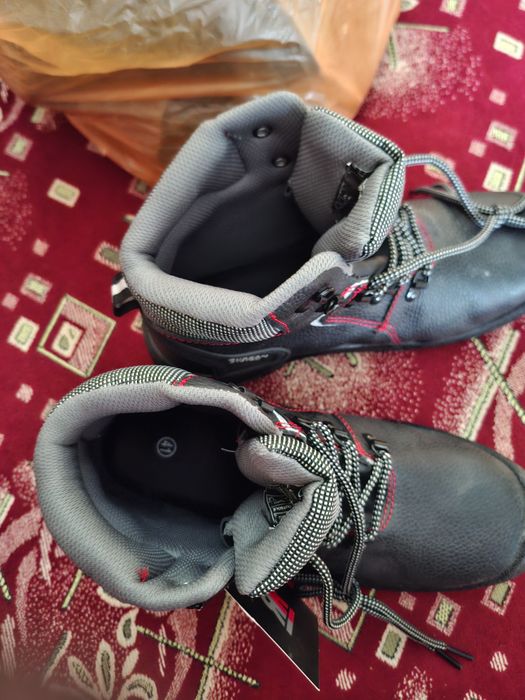 Продам рабочие ботинки