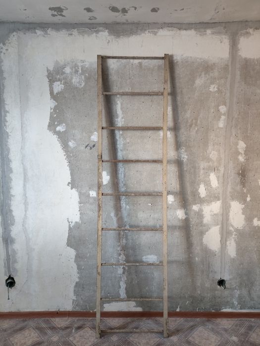 Лестница металлическая 2.4м.