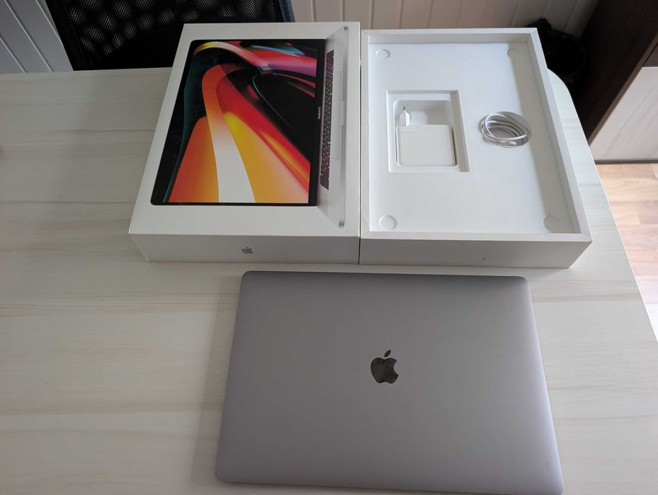 MacBook Pro 16" 2019 | i7 | 32GB RAM | 1TB SSD | Radeon Pro 5300M | Пълен комплект