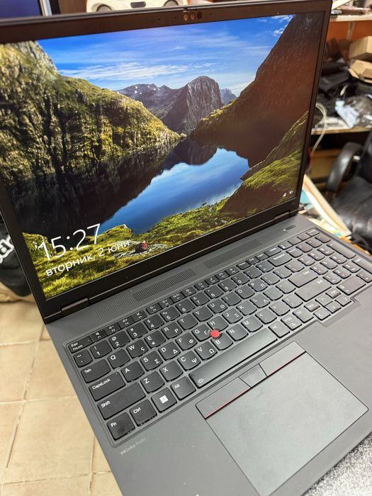 Lenovo p16v ryzen 7 AMD Ryzen 7 PRO 7840HS