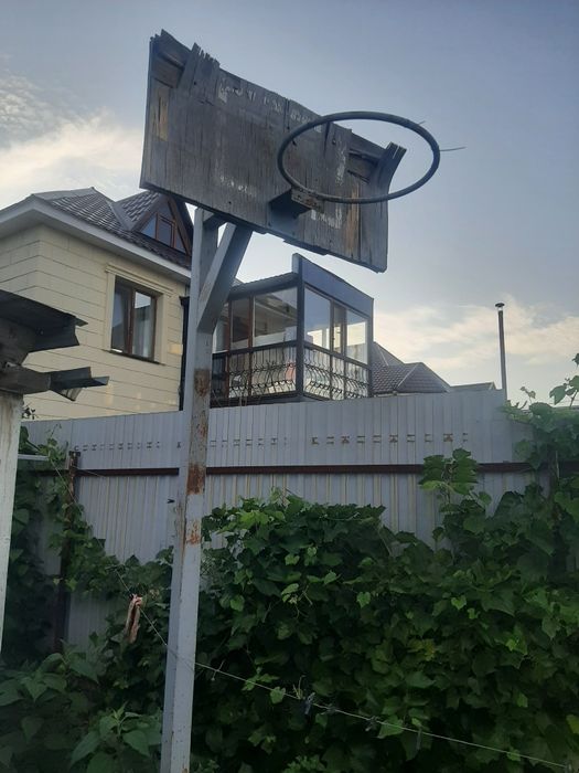 Продам баскетбольную стойку с кольцом