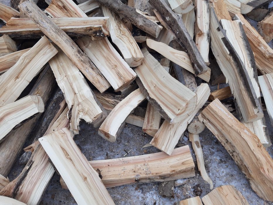 Дрова сухие.  колотые
