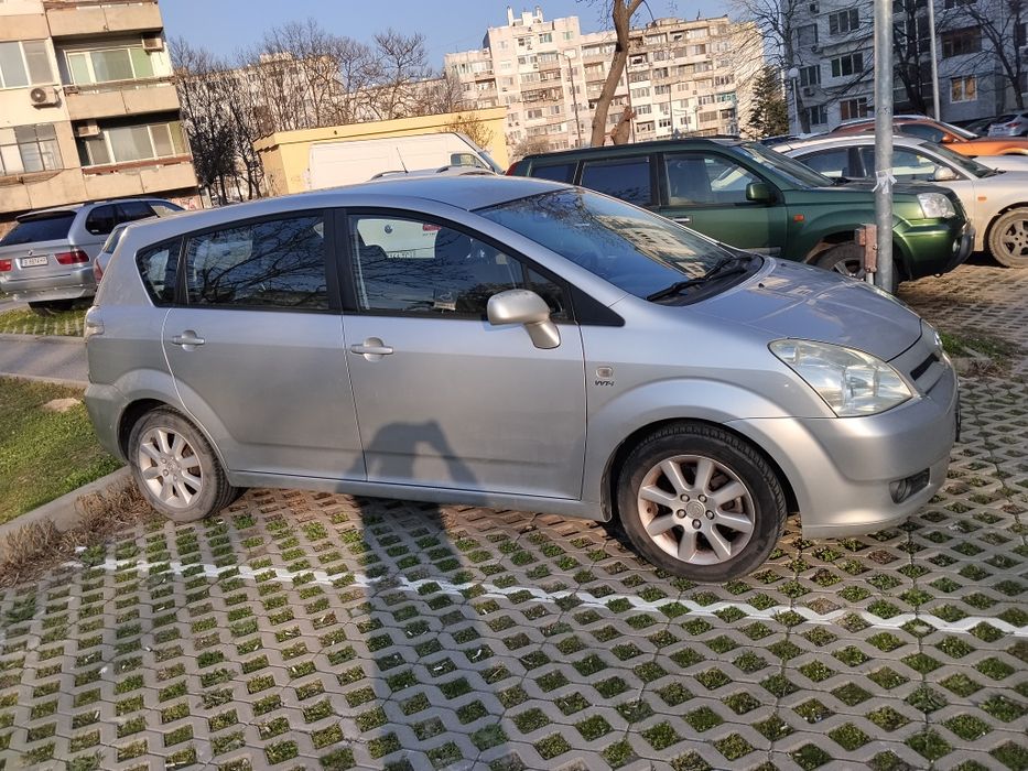 Тойота Корола версо