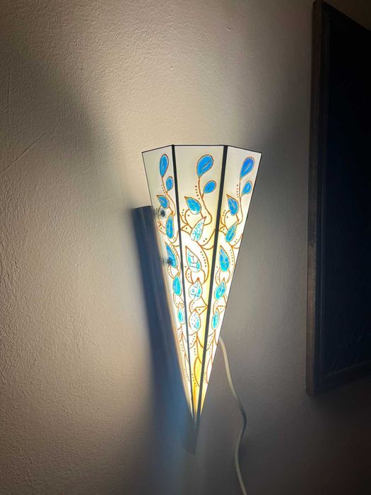 Витражна лампа за стена