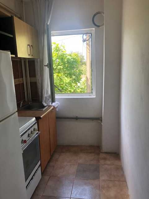 De vanzare apartament 3 camere, Et. 1, vis-a-vis de Spitalul Orasenesc