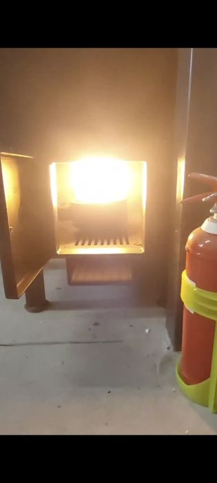 Sobă de atelier pe ulei ars, lemn sau cărbune, completă