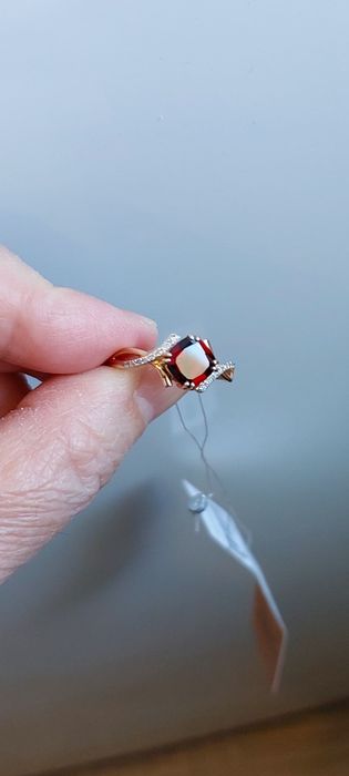 Золотое кольцо с Гранатам и Бриллиантами