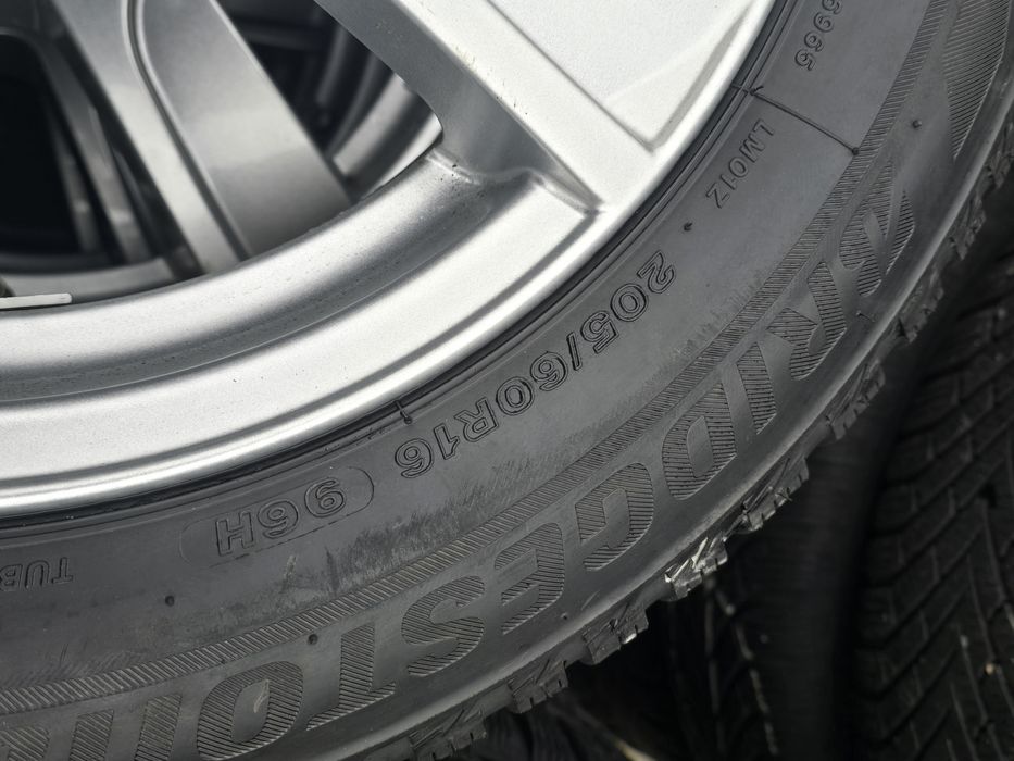 4 Броя 205/60/16 Bridgestone 5mm