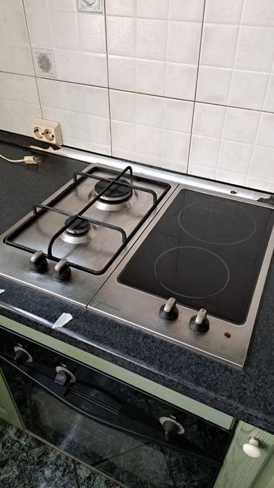 Продавам кухня  за 1000евро,  без хладилника от снимката!