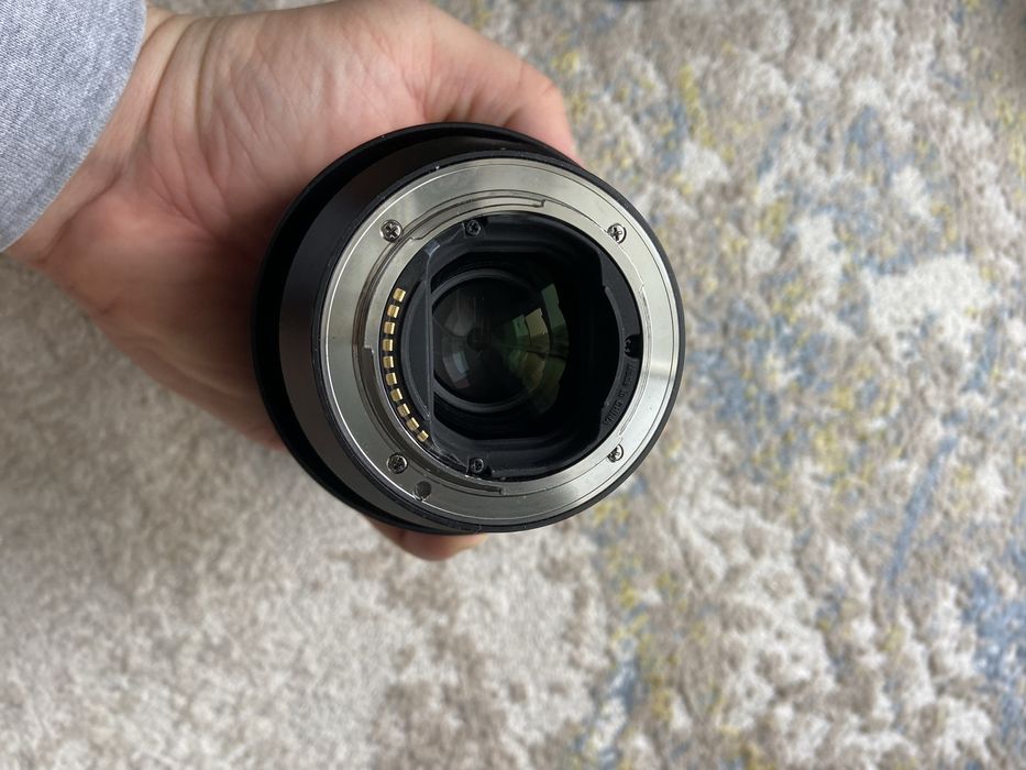 Sony FE 85mm f/1.8 объектив
