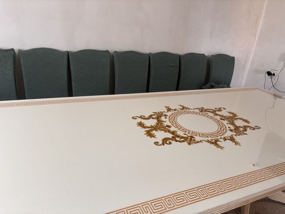 Стол со стульями