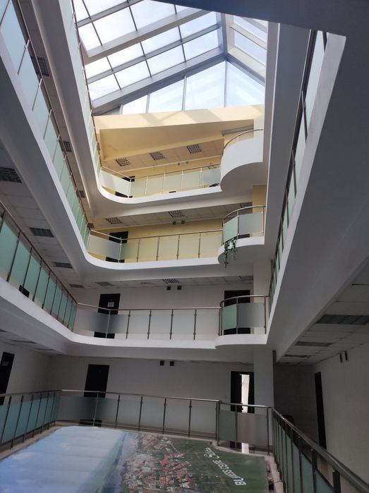 Продавам компактно студио !