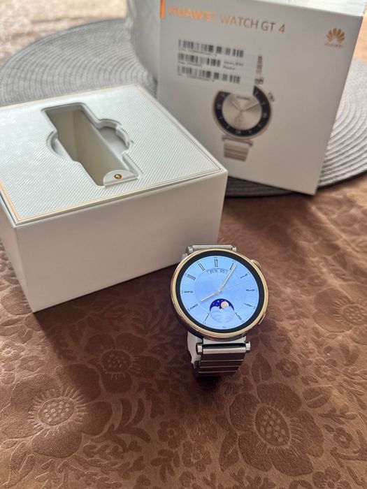 Часовник Huawei gt4