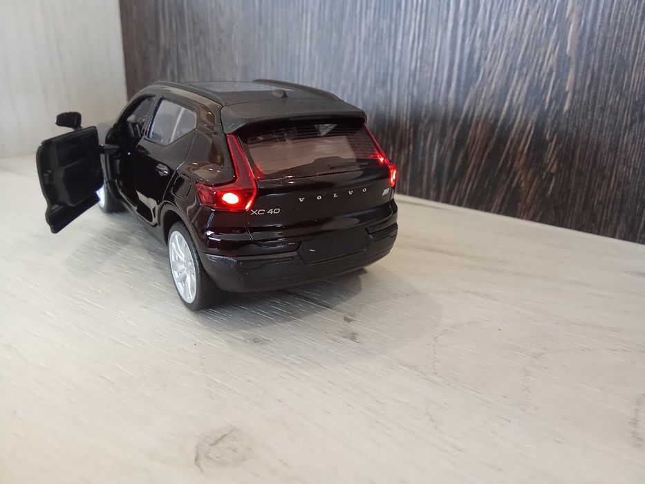 Метална количка Volvo XC 40  !!!