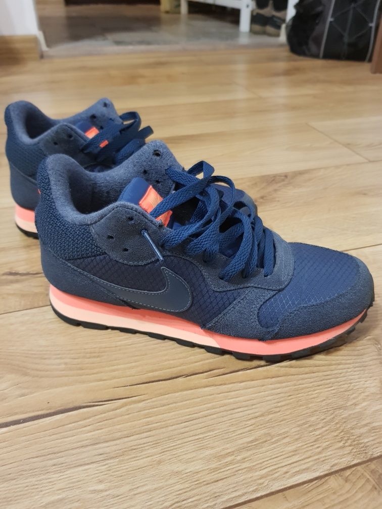 Nike md best sale runner 37