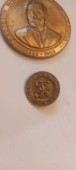 Medalie plus insigna