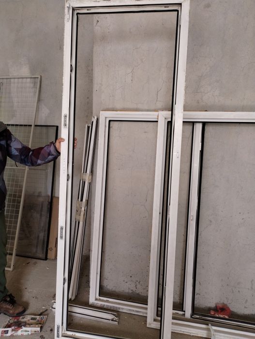 Дограми и стъкла за прозорци и врати