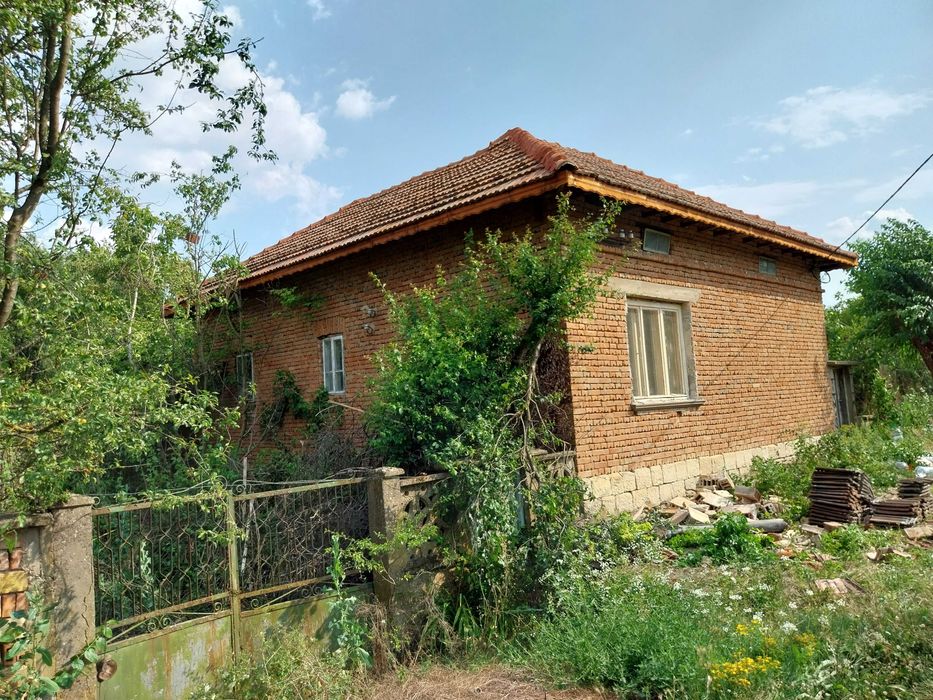 Продава се Къща в с. Павел, Област Велико Търново - 300 кв.м за 54 €/кв.м - Снимка #1