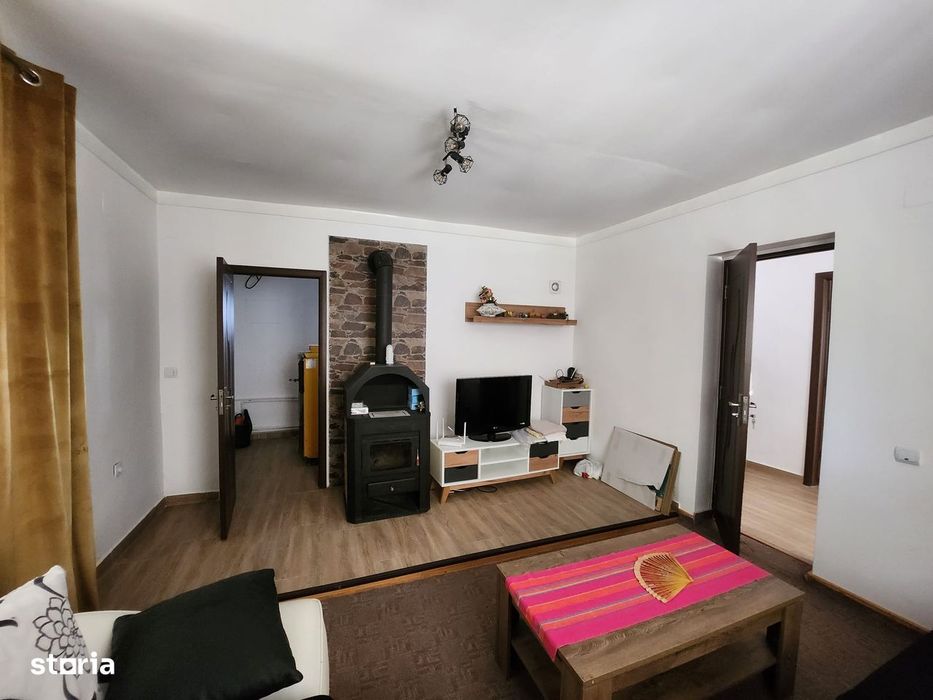 Casa in Dumbrava la E85 plus Spatiu Comercial